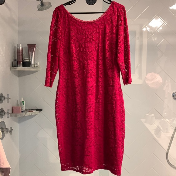 Lovely dress for a wedding. Nice back zipper detail - Picture 1 of 5